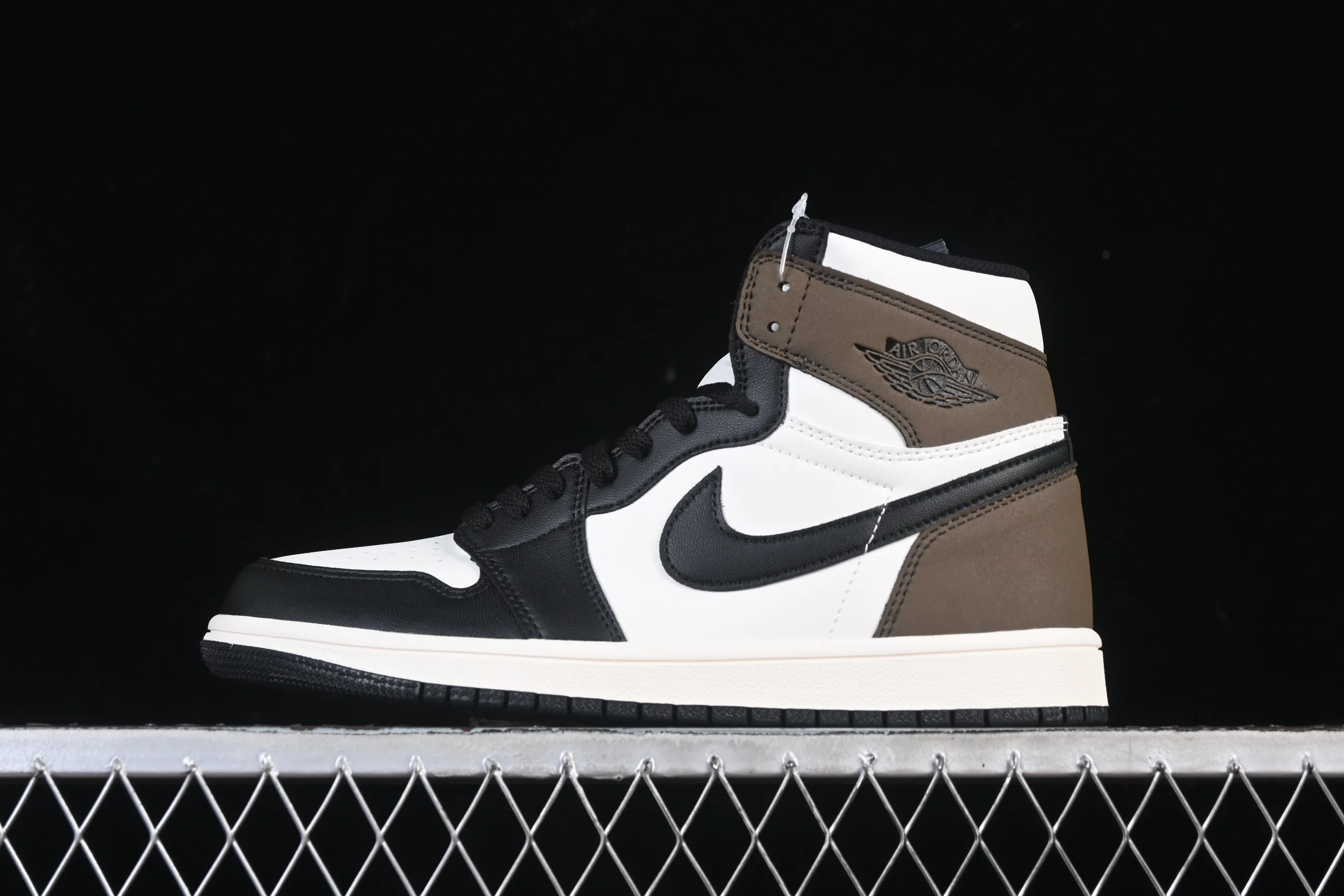 All categories Air Jordan Jordan series basketball shoes Air Jordan 1 High Air Jordan 1 High OG "Dark Mocha" AJ1 Joe 1 small barb 555088-105